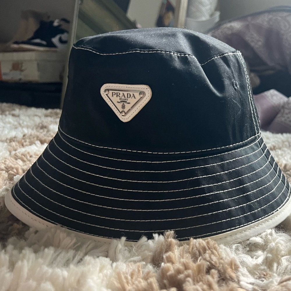 PRADA Bucket Hat Black & White